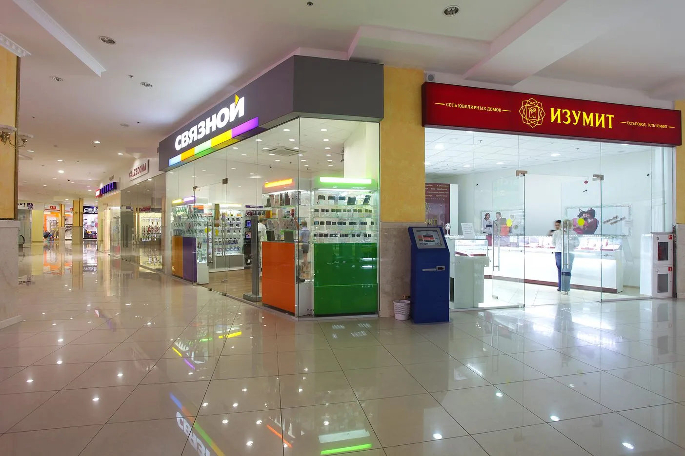 Цельностеклянные торговые перегородки