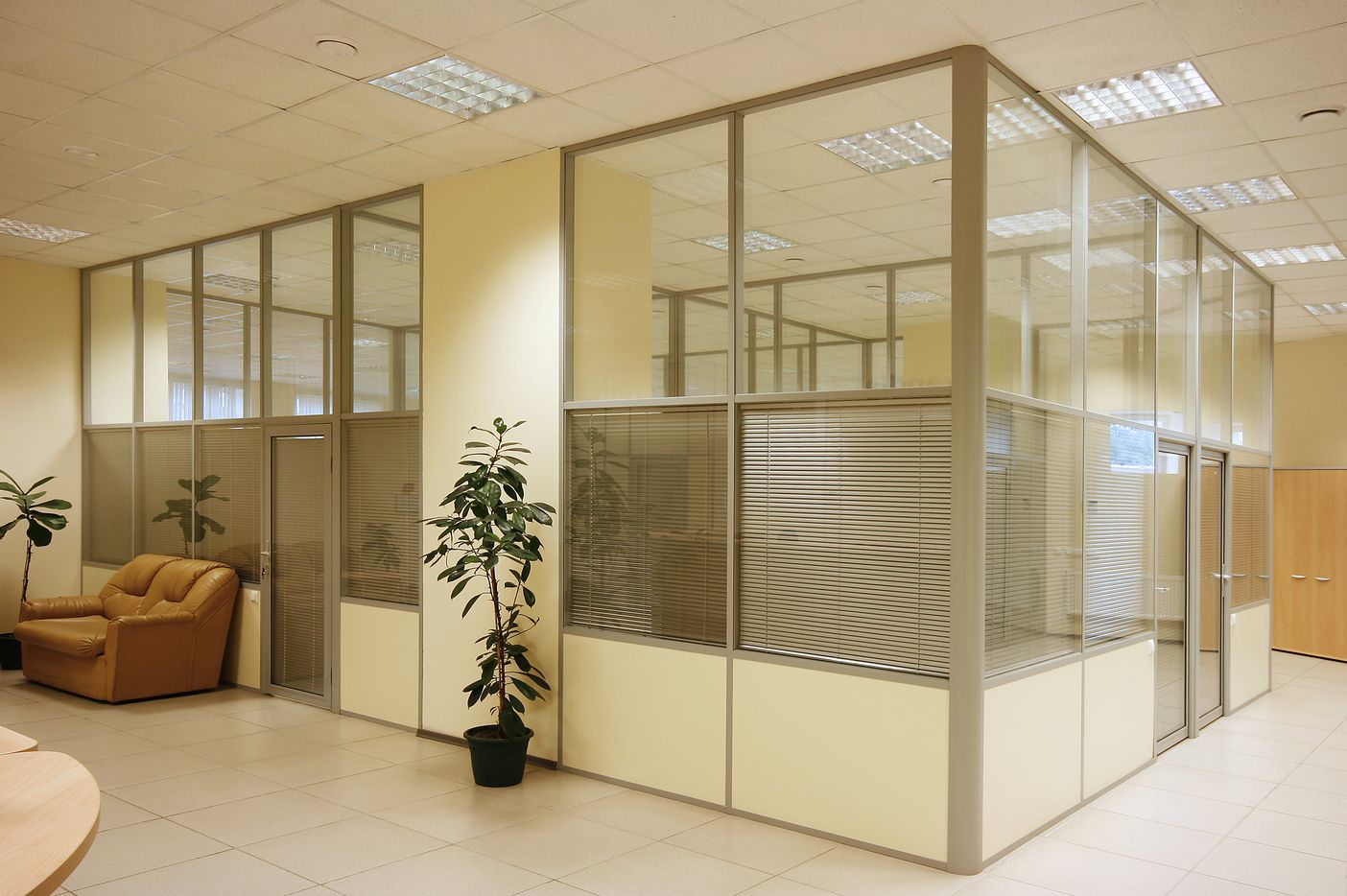 Комбинированные алюминиевые офисные перегородки DIEMA
