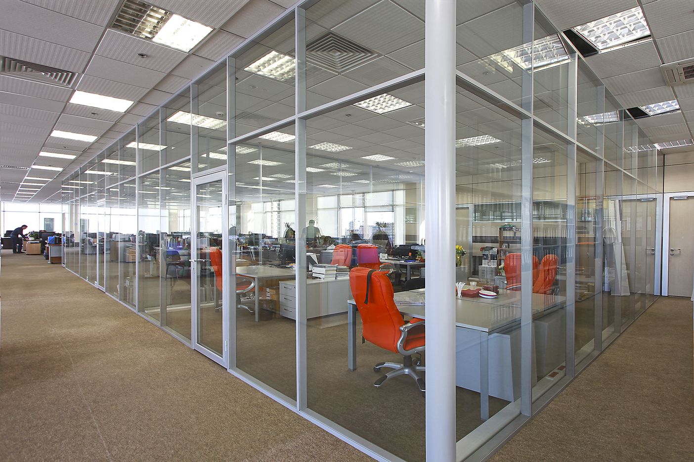 Прозрачные алюминиевые офисные перегородки DIEMA